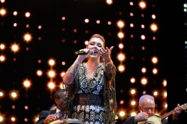 Artistas ponen a bailar a los asistentes al grito
