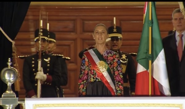 Sheinbaum homenajea a Antonia Nava en el Grito