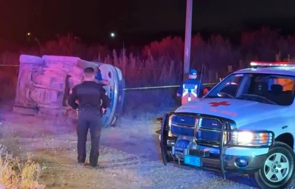 Fallece mujer tras volcadura en carretera de Parral