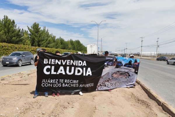 Ciudadanos piden a Claudia Sheinbaum les ayude con los baches y pavimento