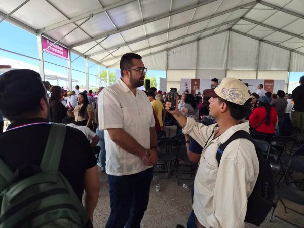 Asiste regidor del PAN ¡a informe de Sheinbaum!