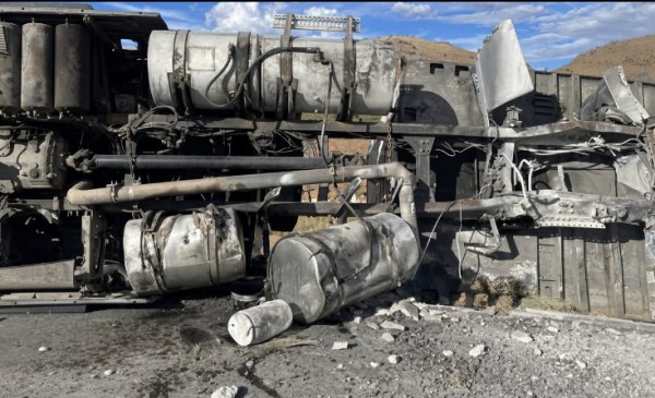 Vuelca tráiler con azúcar en carretera Delicias-Chihuahua 