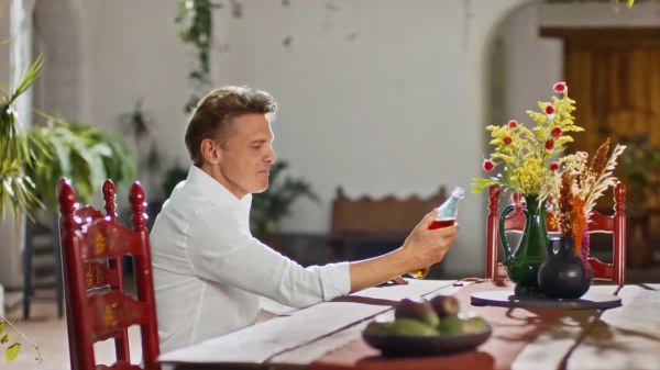 Denuncian campaña de Coca-Cola y Luis Miguel