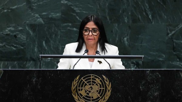 Delcy Rodríguez promete elecciones en la ONU y agradece a Donald Trump