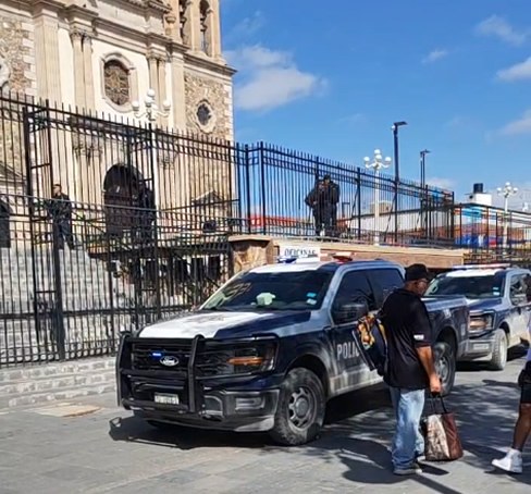 Muere afuera de la Catedral de Juárez