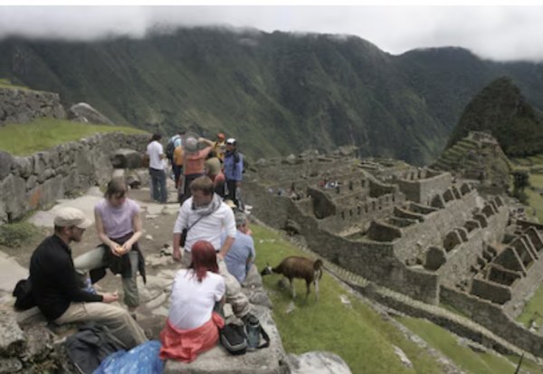 Turista mexicano muere tras caer a un abismo en Machu Picchu mientras se tomaba fotos