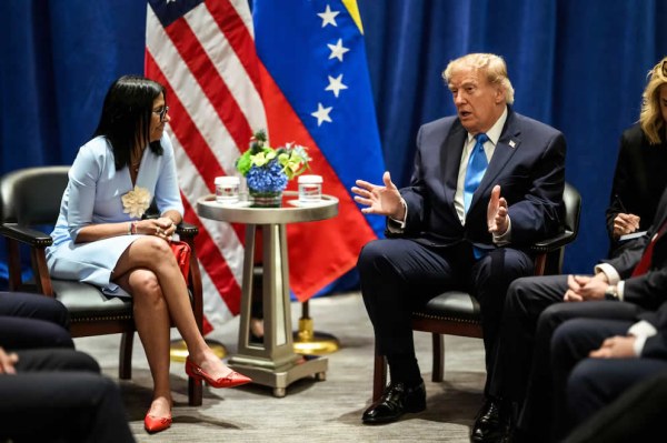 Discuten Trump y Delcy Rodríguez elecciones en Venezuela
