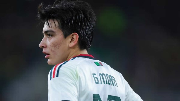 Gilberto Mora causa sensación en la prensa peruana previo al México vs. Perú