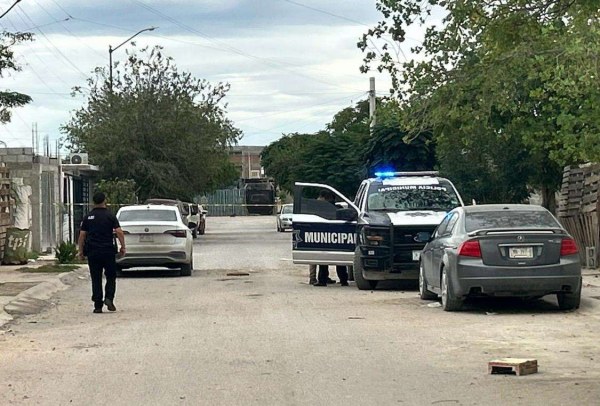 Hallan restos óseos en patio