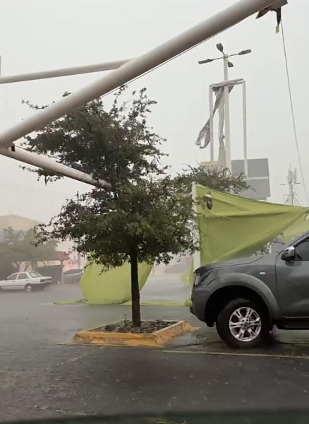 Tormenta desquicia a la ciudad: inundaciones, apagones y destrozos