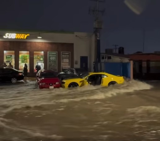 Se queda varado Camaro en la Tecnológico