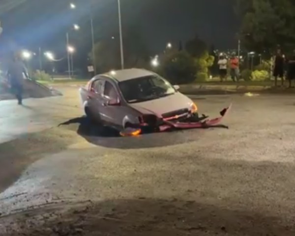 Cae en socavón
