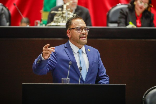Aprueban licencia indefinida de Loera