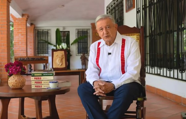 Reaparece AMLO por su nuevo libro